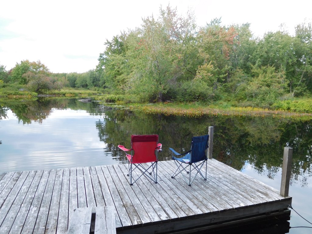 010(2).jpg - Reading on the dock