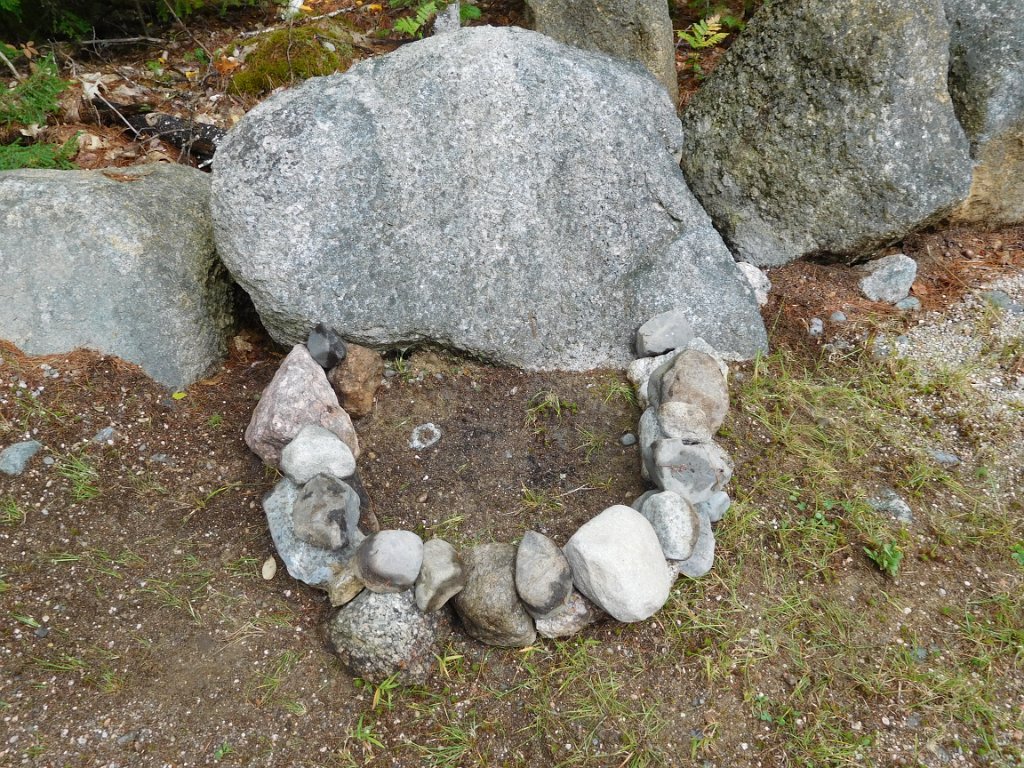 013(1).jpg - Built a small fire ring