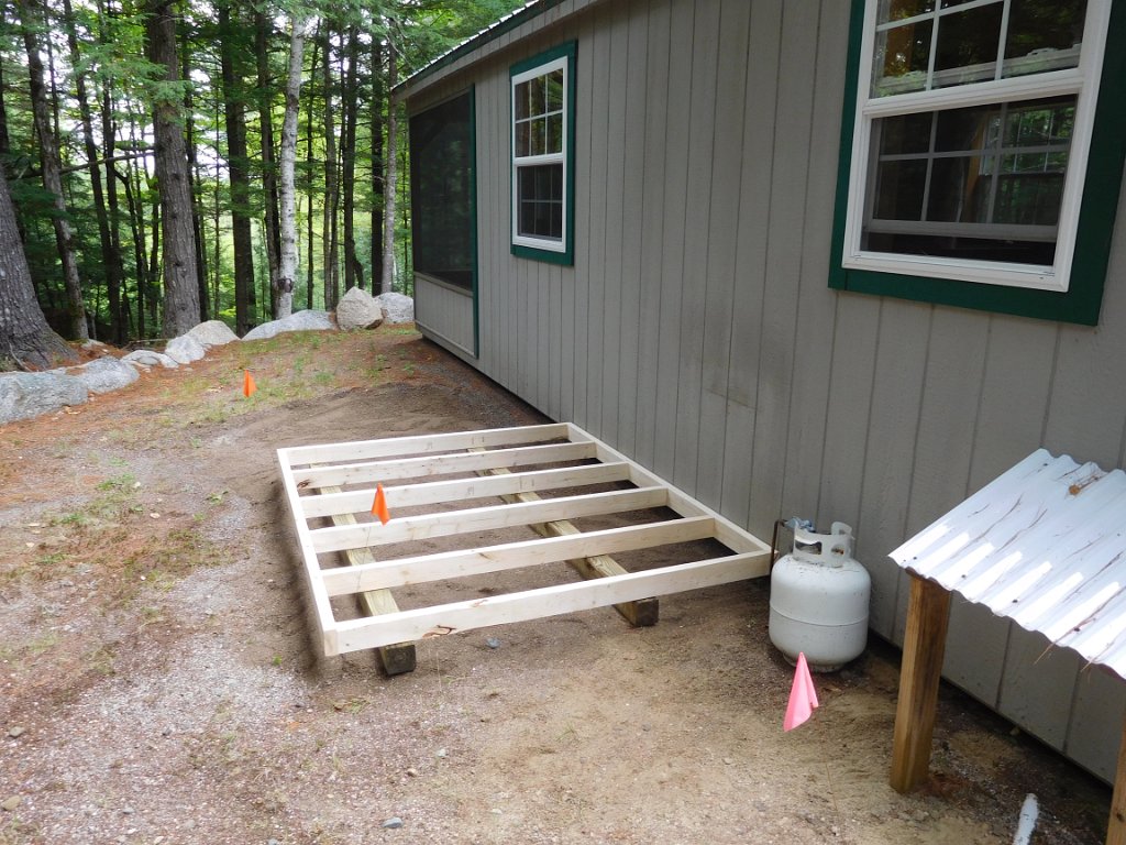 026.jpg - support beams and floor joists in place